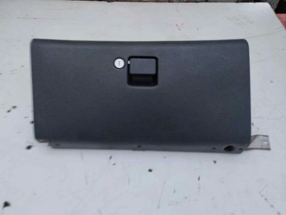 Foto de GUANTERA BMW SERIE 3 BERLINA (E46) 2.0 16V Diesel CAT (136 CV / 100 KW)