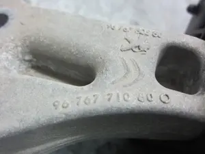Foto de SOPORTE MOTOR DERECHO PEUGEOT 208 1.2 12V e-VTi / PureTech (81 CV / 60 KW) referencia 9676771080 foto 2