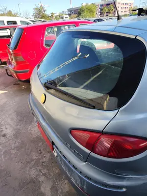 Foto de PORTON TRASERO ALFA ROMEO 147 (190) 1.9 JTD CAT (110 CV / 81 KW) foto 3