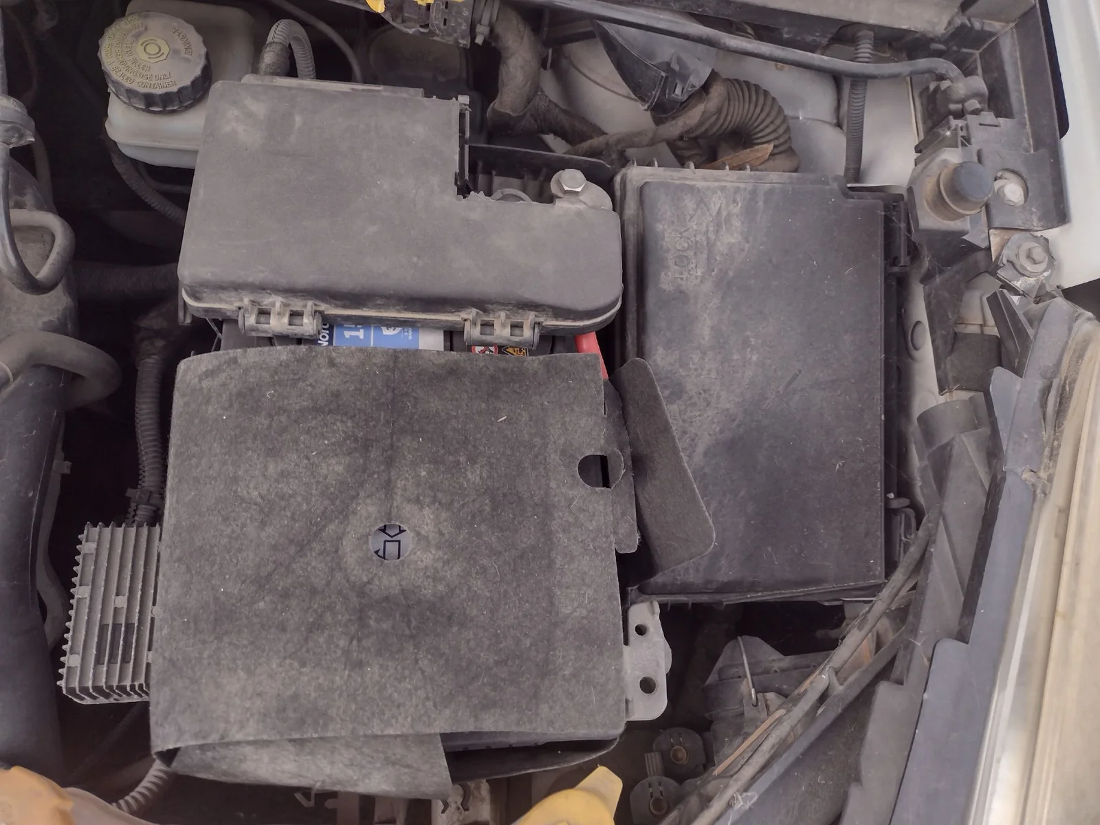Foto de CAJA RELES / FUSIBLES OPEL CORSA D 1.3 16V CDTI (75 CV / 55 KW) referencia 93196921