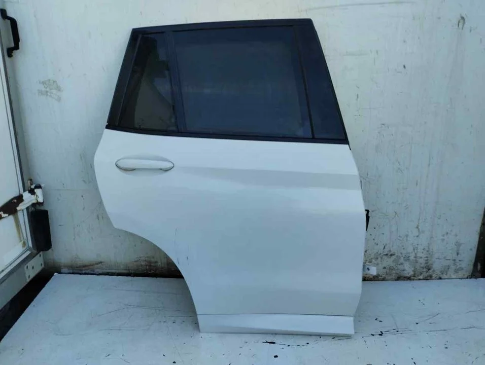 Foto de PUERTA TRASERA DERECHA BMW SERIE X3 (G01) 3.0 24V Turbodiesel (265 CV / 195 KW)