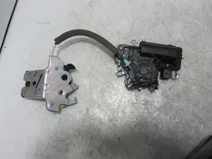 Foto de CERRADURA MALETERO / PORTON SKODA OCTAVIA BERLINA (1U2)