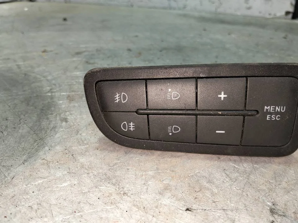Foto de MANDO MULTIFUNCION FIAT GRANDE PUNTO (199) 1.4 (95 CV / 70 KW) referencia 735367268