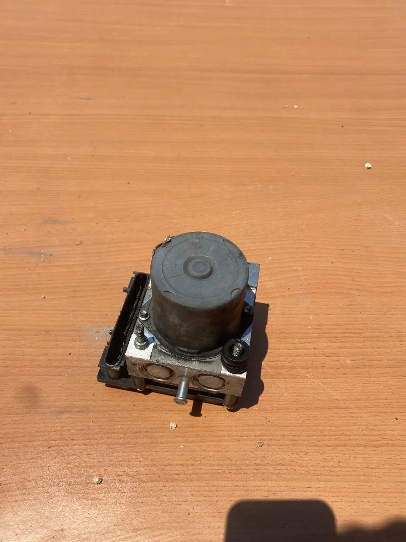 Foto de ABS CITROEN C4 BERLINA referencia 9649988180