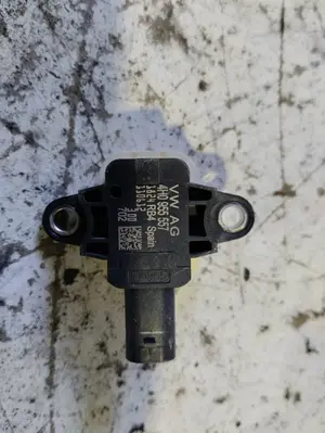 Foto de SENSOR VOLKSWAGEN POLO V (6R1) 1.2 TDI (75 CV / 55 KW) referencia 4H0955557 foto 2