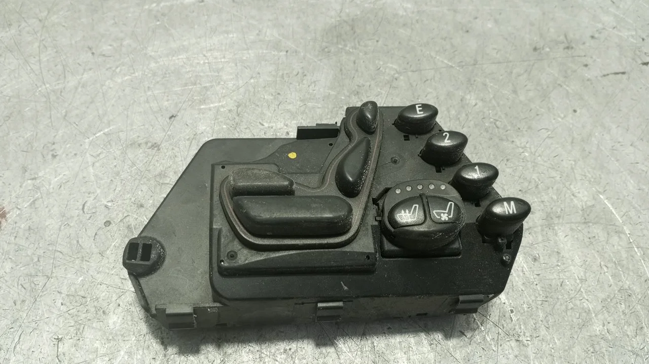 Foto de MANDO ASIENTO DELANTERO DERECHO MERCEDES-BENZ CLASE S (BM 220) BERLINA 4.0 CDI 32V CAT (250 CV / 184 KW) referencia 2208219851