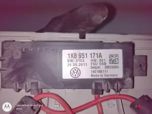 Foto de LUZ INTERIOR VOLKSWAGEN POLO V (6R1) 1.2 TDI (75 CV / 55 KW) referencia 1K8951171A foto 3