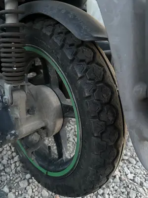 Foto de LLANTA TRASERA PIAGGIO (VESPA) LIBERTY LIBERTY 49 cm3 - 3.4 kW (0 CV / 0 KW) foto 2