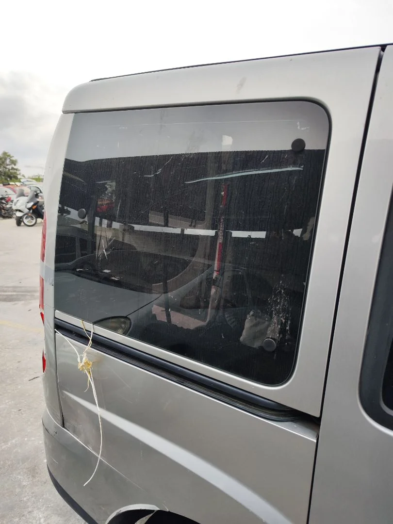 Foto de LUNA CUSTODIA TRASERA DERECHA FIAT I DOBLÒ (119) 1.9 JTD CAT (105 CV / 77 KW)