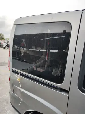 Foto de LUNA CUSTODIA TRASERA DERECHA FIAT I DOBLÒ (119) 1.9 JTD CAT (105 CV / 77 KW)