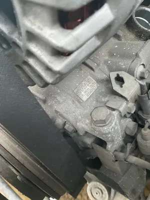 Foto de COMPRESOR AIRE ACONDICIONADO BMW SERIE 1 BERLINA (E81/E87) 2.0 Turbodiesel CAT (143 CV / 105 KW) foto 2