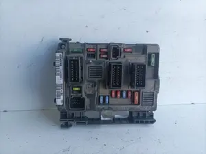Foto de CAJA RELES / FUSIBLES PEUGEOT PARTNER (S1)(07.1996) 1.9 Diesel (69 CV / 51 KW) referencia 9650618580 foto 3