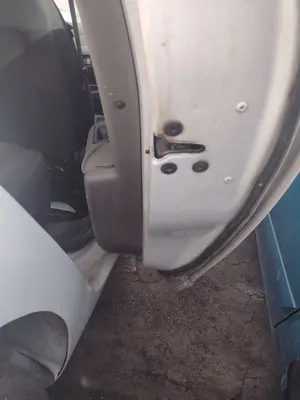Foto de CERRADURA PUERTA TRASERA DERECHA RENAULT MEGANE III BERLINA 5P 1.5 dCi Diesel CAT (86 CV / 63 KW) referencia 825030001R