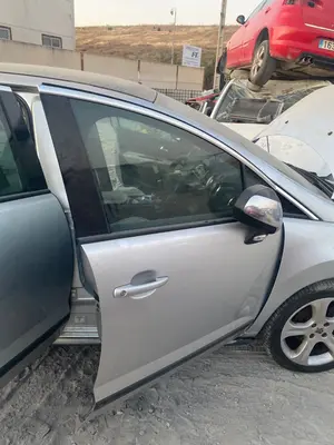 Foto de PUERTA DELANTERA DERECHA PEUGEOT 3008 1.6 16V (120 CV / 88 KW)