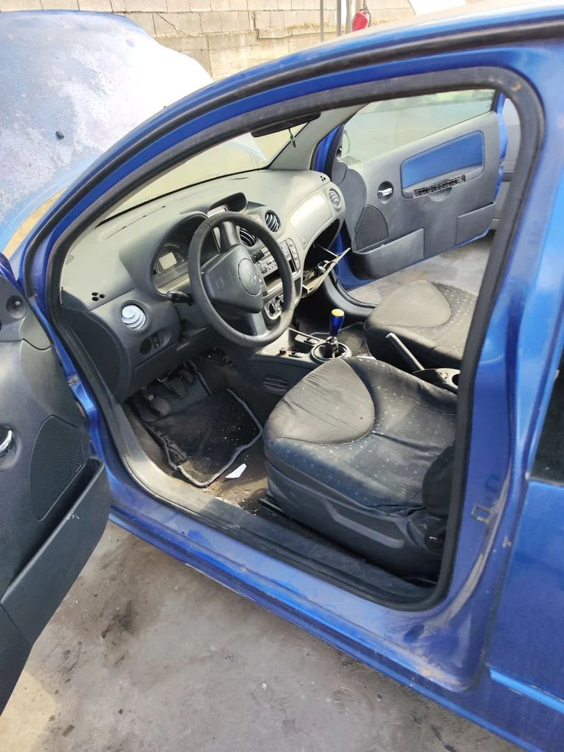Foto de GOMAS CONTORNO PUERTA CITROEN C2 1.1 (60 CV / 44 KW)