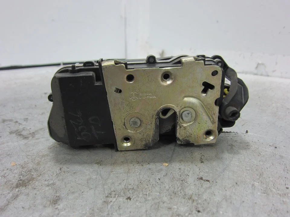 Foto de CERRADURA PUERTA TRASERA DERECHA CITROEN XSARA BERLINA 1.9 Diesel (69 CV / 51 KW) referencia 913884