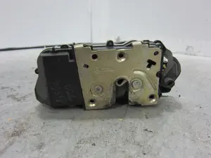 Foto de CERRADURA PUERTA TRASERA DERECHA CITROEN XSARA BERLINA 1.9 Diesel (69 CV / 51 KW) referencia 913884
