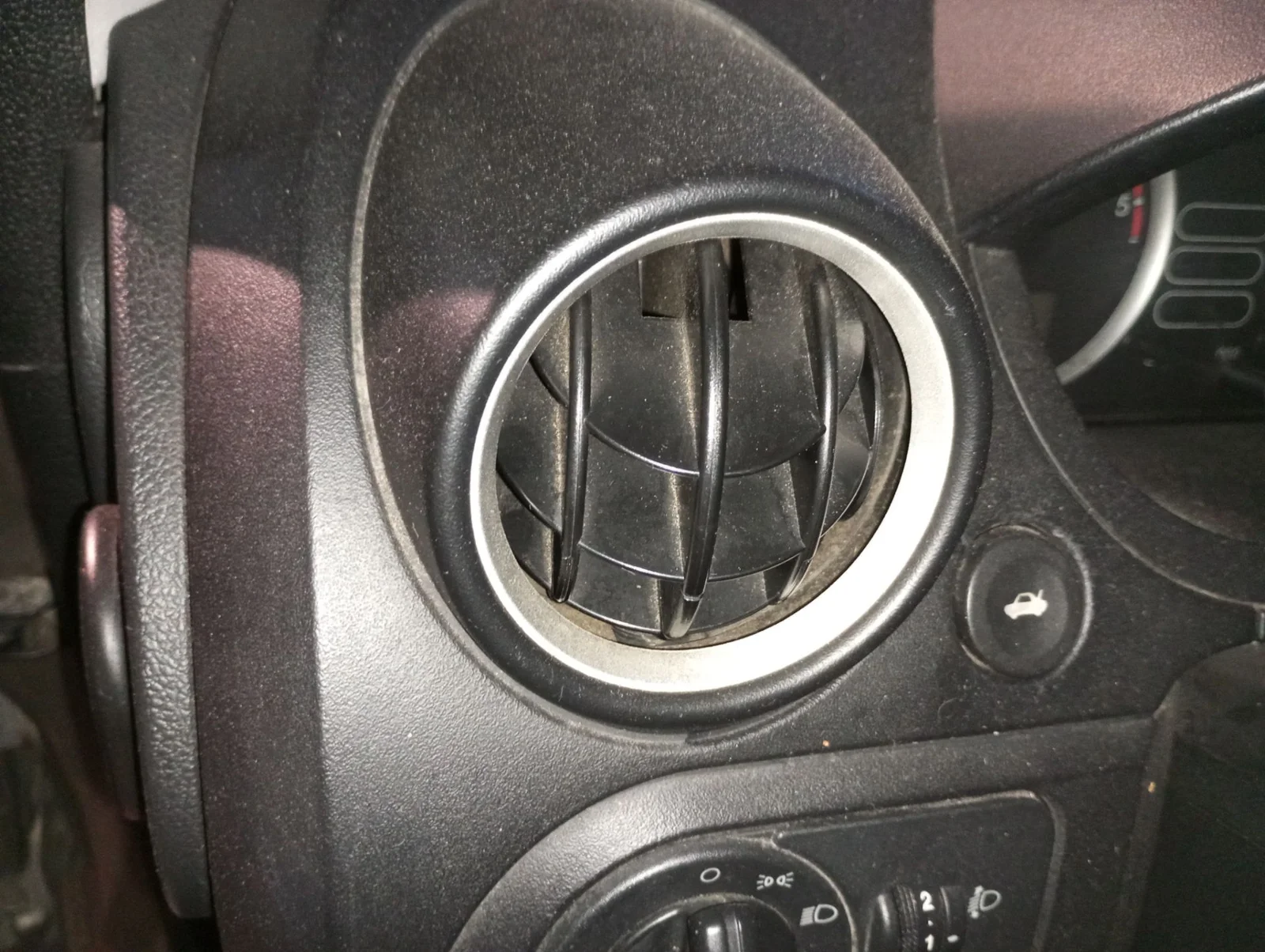 Foto de NO IDENTIFICADO FORD FIESTA (CBK) 1.4 TDCi CAT (68 CV / 50 KW) referencia 1227613