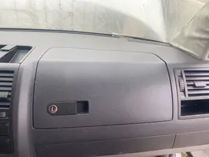Foto de GUANTERA VOLKSWAGEN T5 TRANSPORTER BUS (7H) 2.5 TDI (131 CV / 96 KW)