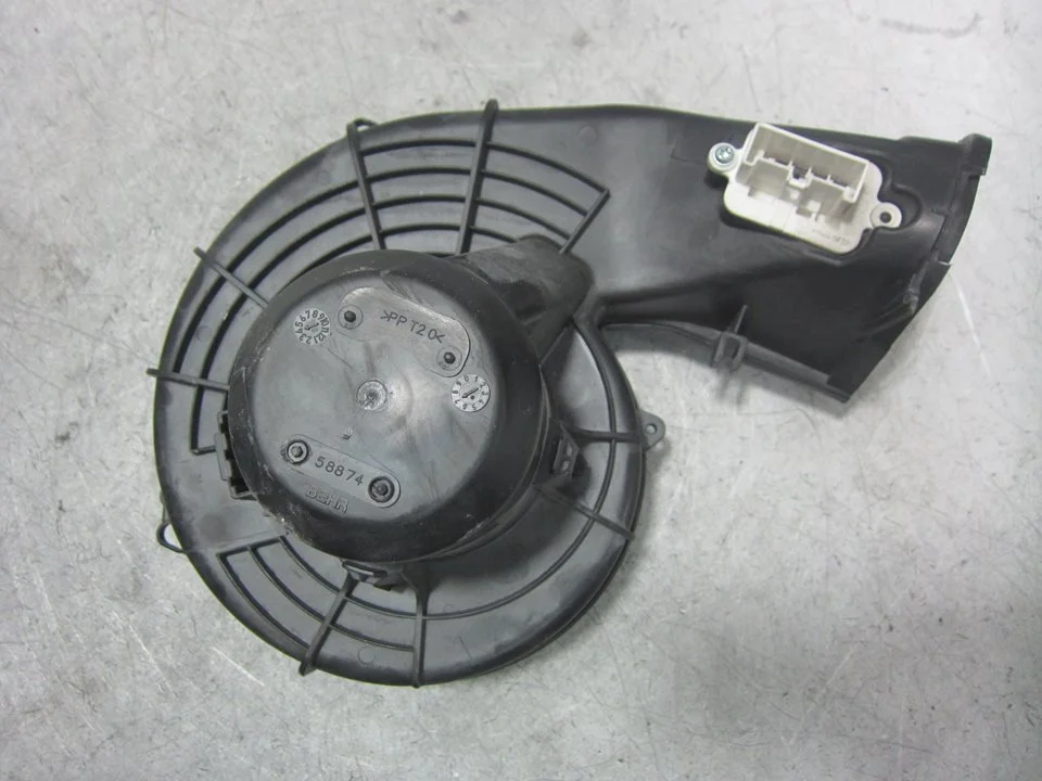 Foto de MOTOR CALEFACCION OPEL MERIVA 1.7 16V DTI CAT (Y 17 DT / LR6) (75 CV / 55 KW) referencia 58874