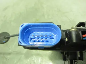 Foto de CERRADURA PUERTA DELANTERA DERECHA VOLKSWAGEN GOLF V (1K1)(10.2003) referencia 3D1837016 foto 2