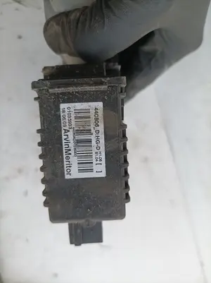 Foto de MOTOR ELEVALUNAS DELANTERO DERECHO CITROEN XSARA PICASSO referencia 9682495580 foto 2
