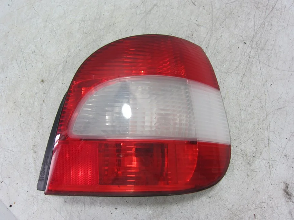 Foto de PILOTO TRASERO DERECHO RENAULT SCENIC I (JA...) 1.6 (107 CV / 79 KW) referencia 2341D