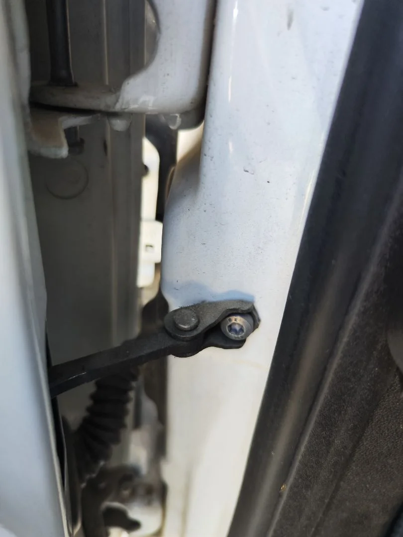 Foto de RETENEDOR PUERTA CITROEN BERLINGO FURGÓN 1.6 Blue-HDI FAP (99 CV / 73 KW)
