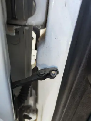 Foto de RETENEDOR PUERTA CITROEN BERLINGO FURGÓN 1.6 Blue-HDI FAP (99 CV / 73 KW)