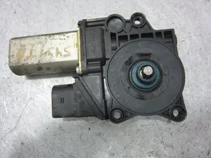 Foto de MOTOR ELEVALUNAS DELANTERO DERECHO BMW SERIE 3 BERLINA (E90) 2.0 16V Diesel (163 CV / 120 KW) referencia 71001603