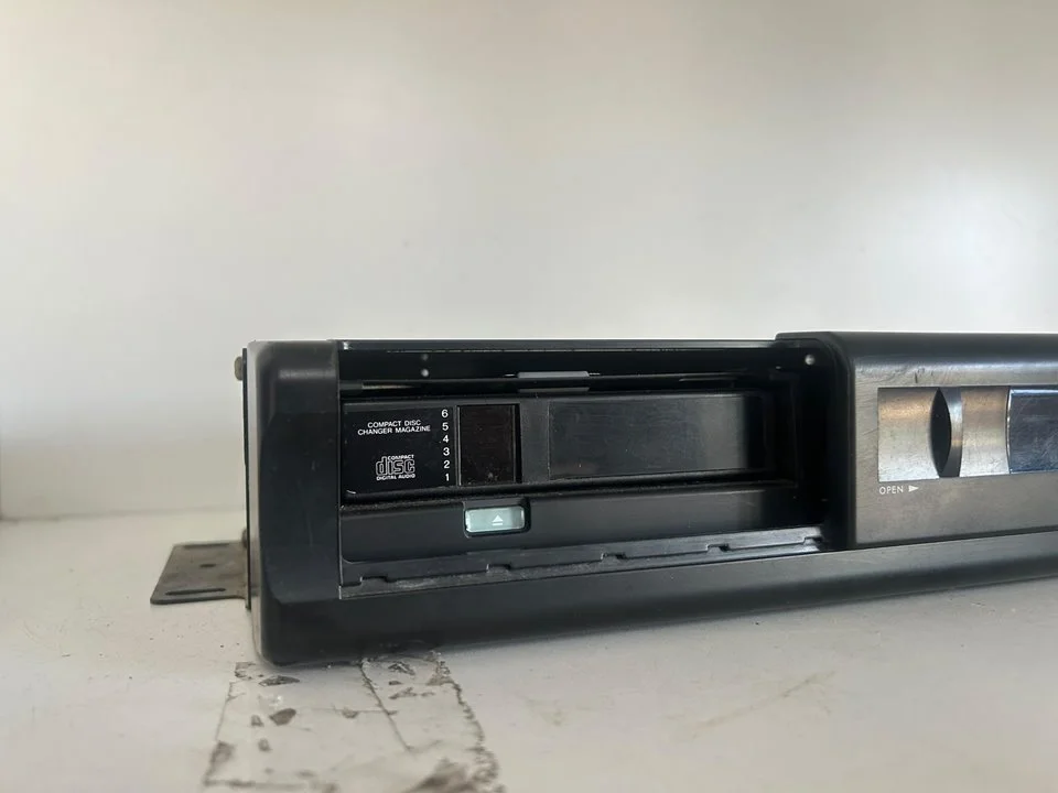 Foto de SISTEMA AUDIO / RADIO CD LAND ROVER DISCOVERY (LT) 4.0 V8 CAT (185 CV / 136 KW) referencia Η 705 59558
