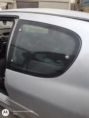 Foto de LUNA TRASERA IZQUIERDA PEUGEOT 206 1.4 HDi (68 CV / 50 KW)
