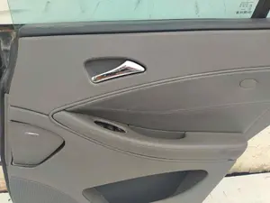 Foto de GUARNECIDO PUERTA TRASERA DERECHA MERCEDES-BENZ CLS (BM 219) 5.0 V8 24V CAT (306 CV / 225 KW) foto 2