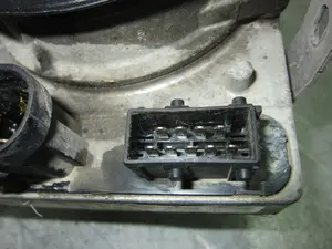 Foto de BOMBA DIRECCION CITROEN C4 BERLINA 1.6 HDi CAT (9HY / DV6TED4) (109 CV / 80 KW) referencia 9681545980 foto 7