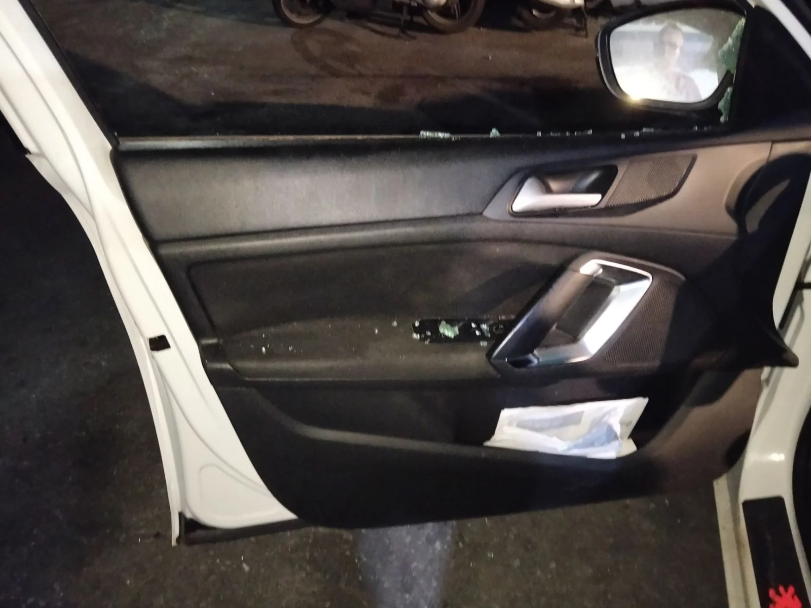 Foto de GUARNECIDO PUERTA DELANTERA IZQUIERDA PEUGEOT 308