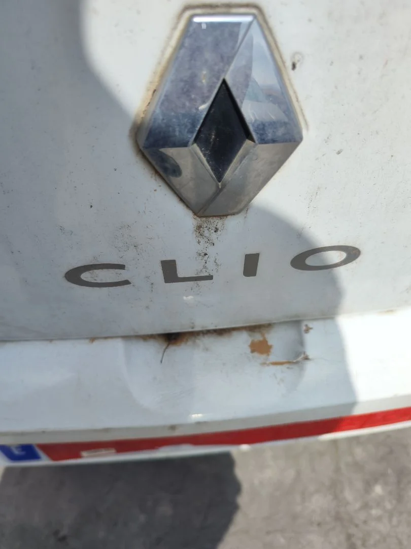 Foto de CERRADURA MALETERO / PORTON RENAULT CLIO III 1.2 16V (75 CV / 55 KW)