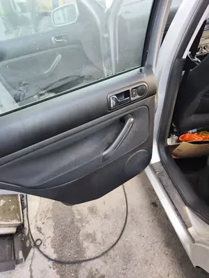 Foto de ELEVALUNAS TRASERO IZQUIERDO VOLKSWAGEN GOLF IV BERLINA (1J1)(10.1997) 1.9 TDI (131 CV / 96 KW)
