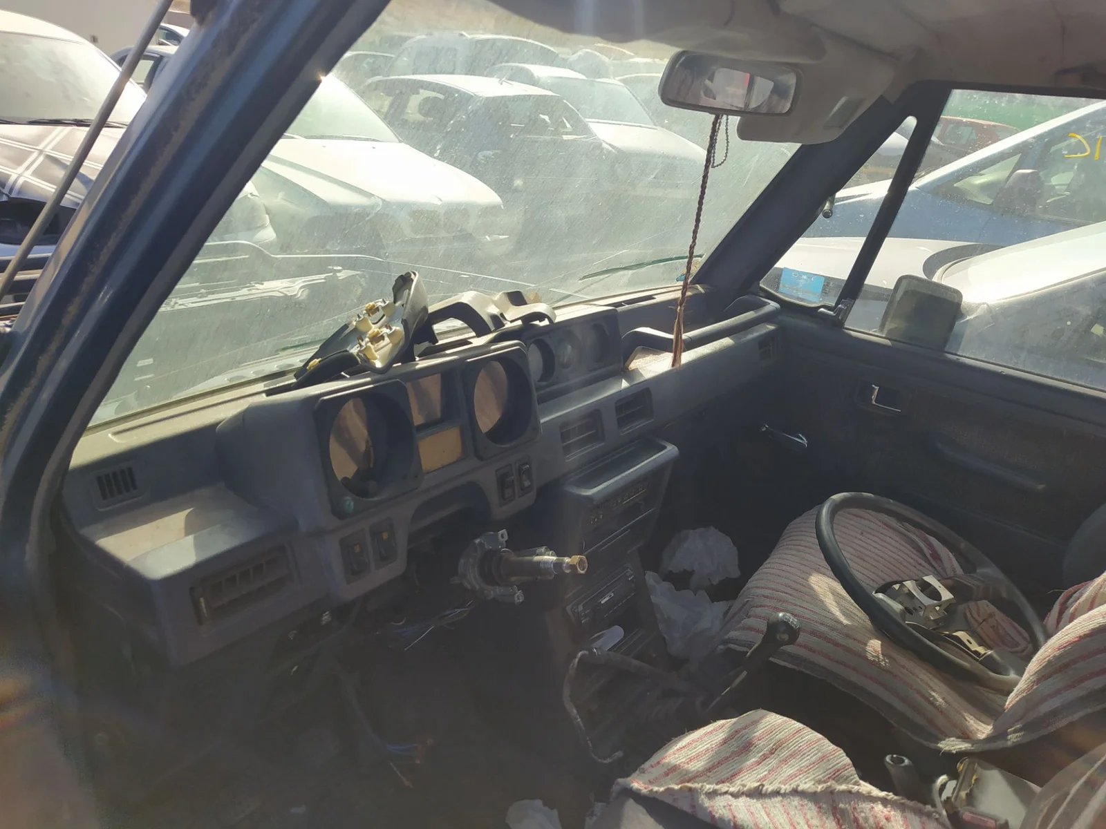 Foto de CINTURON SEGURIDAD DELANTERO DERECHO MITSUBISHI MONTERO (V20/V40) 2.5 Turbodiesel (99 CV / 73 KW)