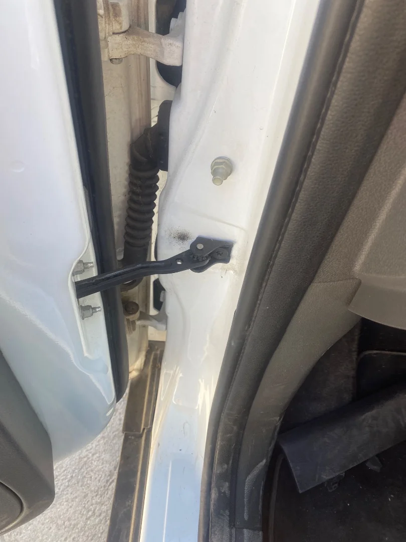Foto de RETENEDOR PUERTA FORD KUGA (CBV) 2.0 TDCi CAT (136 CV / 100 KW)