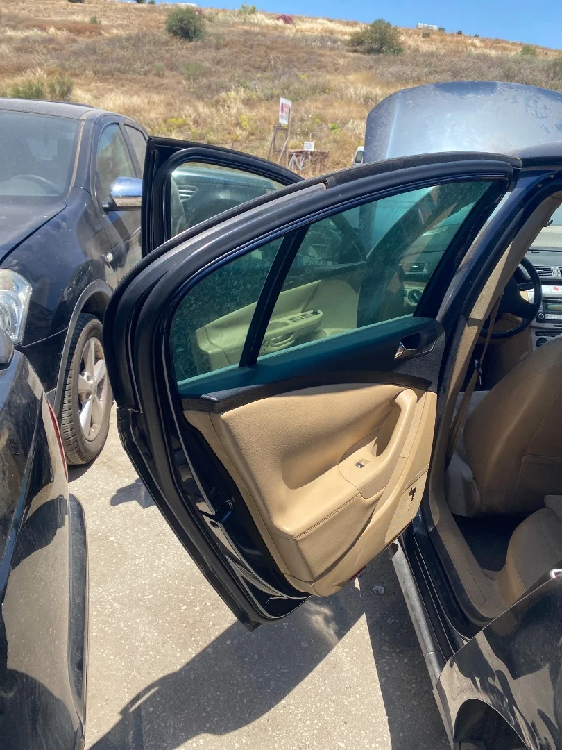 Foto de GOMAS CONTORNO PUERTA VOLKSWAGEN PASSAT BERLINA (3C2) 2.0 TDI (140 CV / 103 KW)