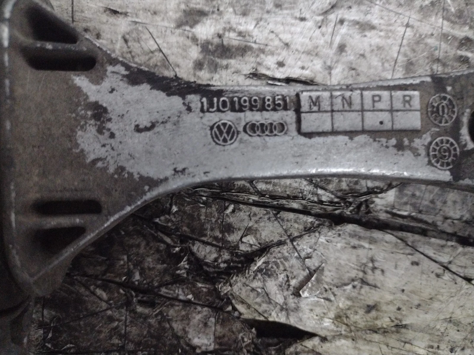 Foto de SOPORTE MOTOR TRASERO SEAT LEON (1M1) referencia 1J0199851
