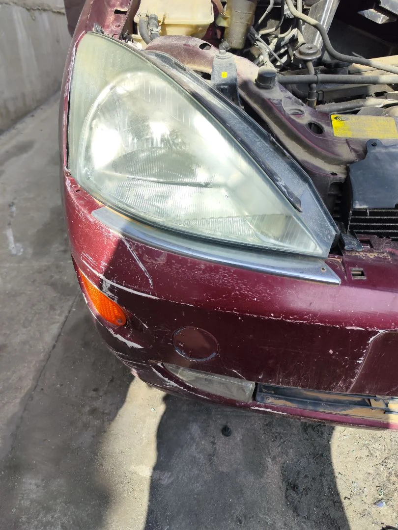 Foto de FARO DERECHO FORD FOCUS BERLINA (CAK) 1.6 16V CAT (101 CV / 74 KW)