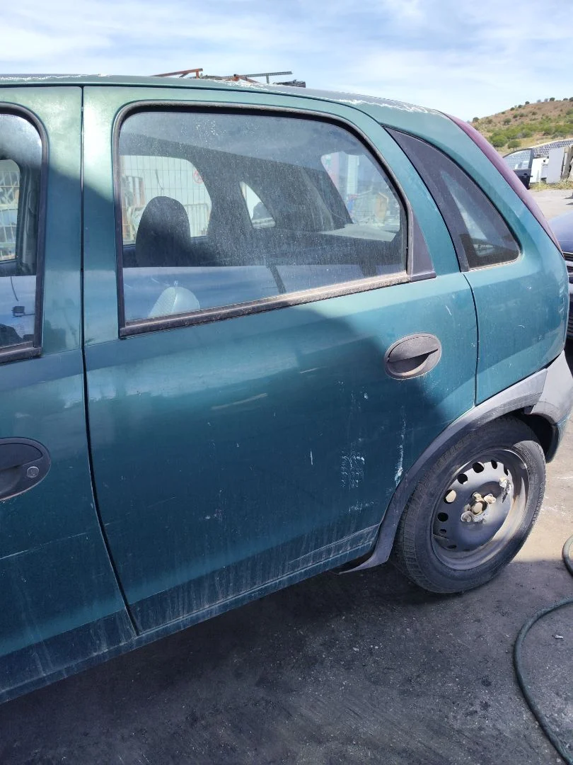 Foto de PUERTA TRASERA IZQUIERDA OPEL CORSA C 1.2 16V CAT (Z 12 XE / LW4) (75 CV / 55 KW) referencia 13114690