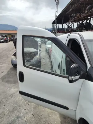 Foto de PUERTA DELANTERA DERECHA FIAT II DOBLÒ (263) CARGO 1.6 JTDM 16V CAT (105 CV / 77 KW) foto 3
