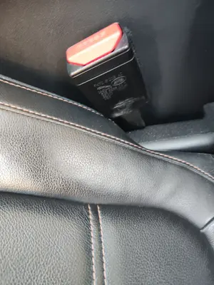 Foto de ENGANCHE CINTURON DELANTERO IZQUIERDO JAGUAR F-PACE 3.0 V6 Diesel CAT (301 CV / 221 KW) referencia J9C361208AC