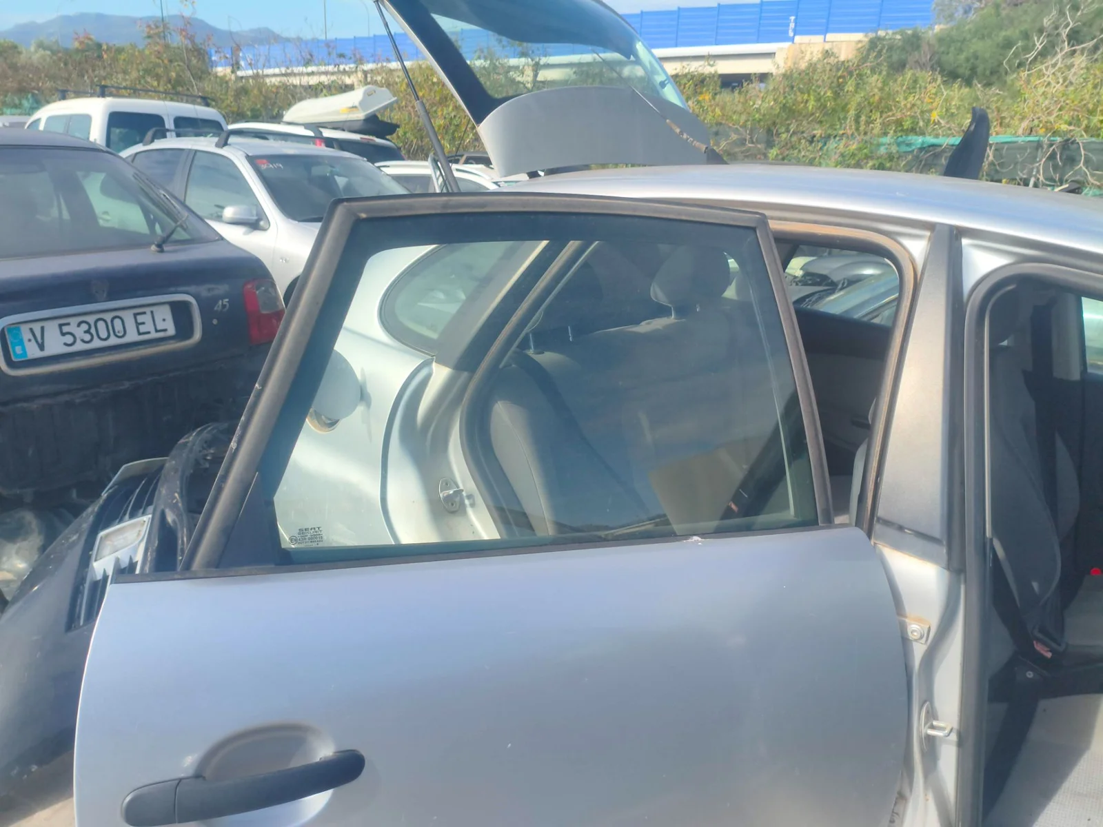 Foto de LUNA TRASERA DERECHA SEAT CORDOBA BERLINA (6L2) 1.4 16V (75 CV / 55 KW) referencia 6L4845026A