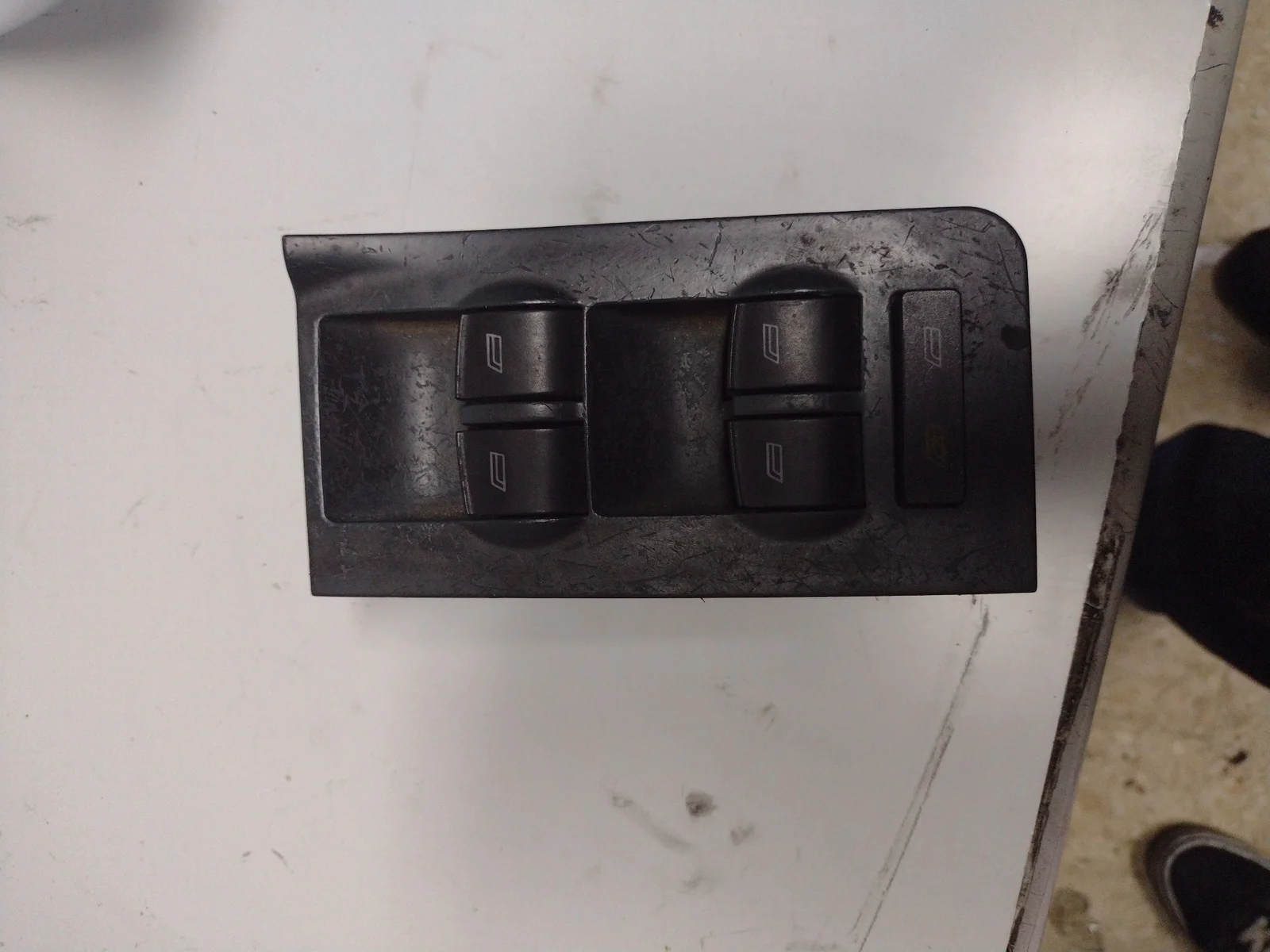 Foto de MANDO ELEVALUNAS DELANTERO IZQUIERDO AUDI A6 BERLINA (4B2) referencia 4B0959851