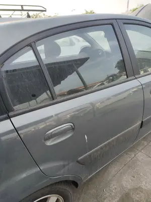 Foto de PUERTA TRASERA DERECHA KIA RIO (JB) 1.5 CRDi (110 CV / 81 KW) referencia 770041G220 foto 2