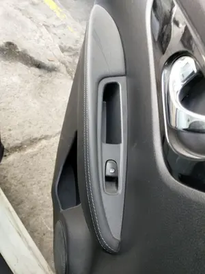 Foto de MANDO ELEVALUNAS TRASERO IZQUIERDO NISSAN QASHQAI (J11E) 1.2 16V CAT (116 CV / 85 KW)