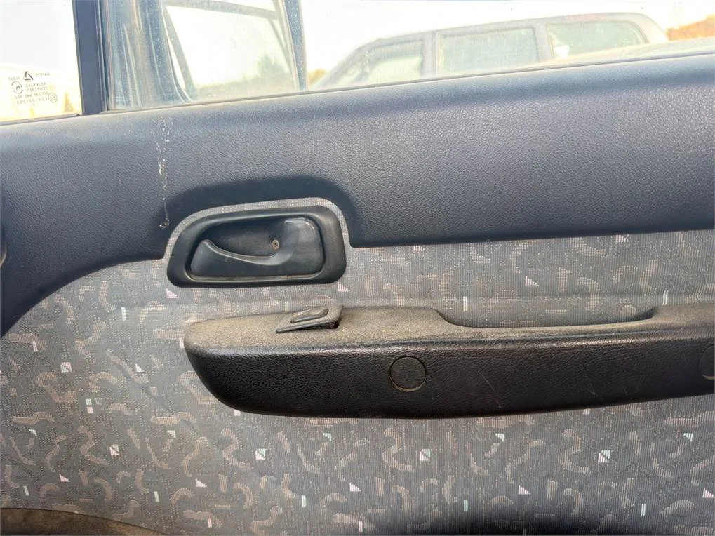 Foto de MANETA INTERIOR DELANTERA DERECHA MITSUBISHI GALLOPER (HYUNDAI)(02.1998) 2.5 Turbodiesel (105 CV / 77 KW)